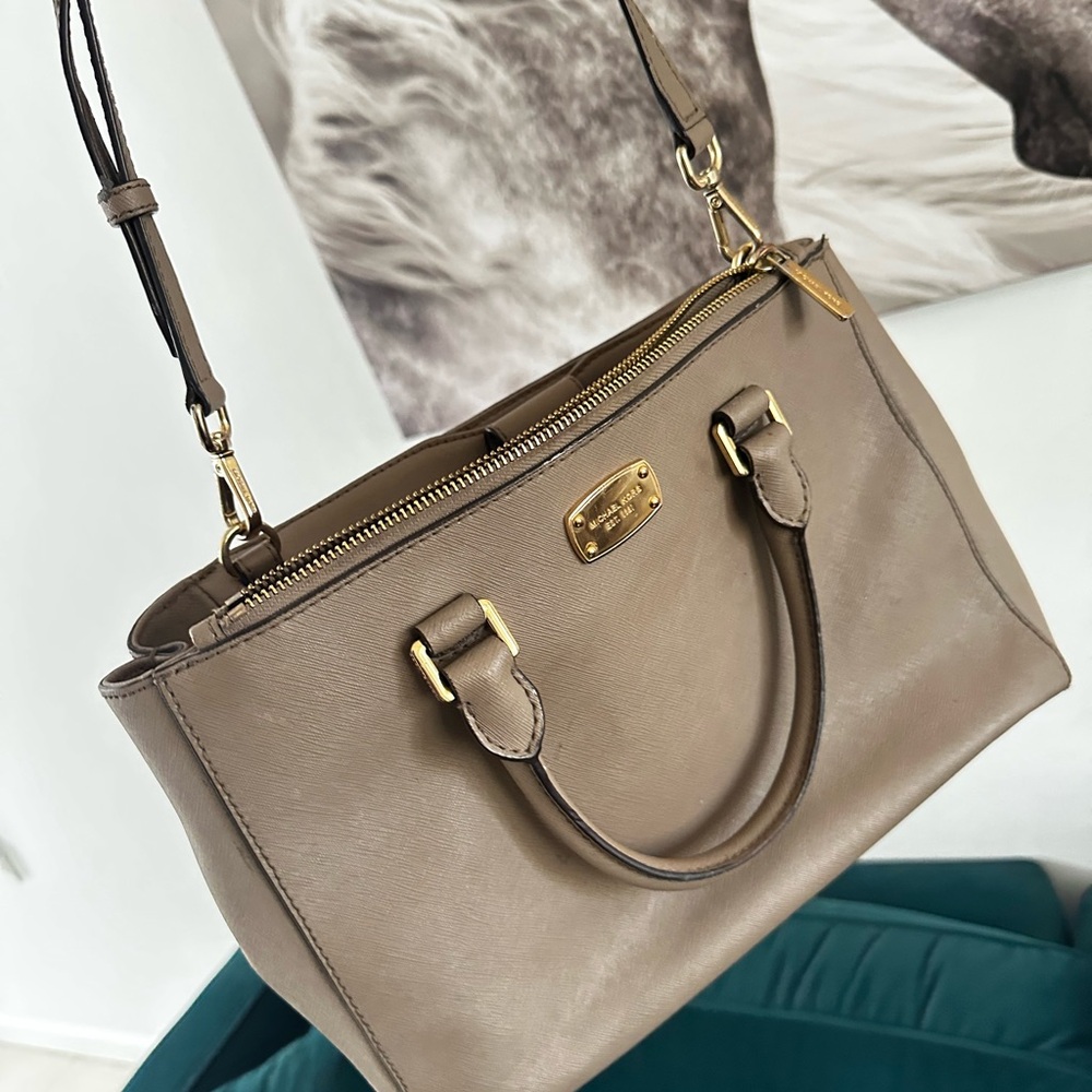 Elegant Brown Leather Handbag